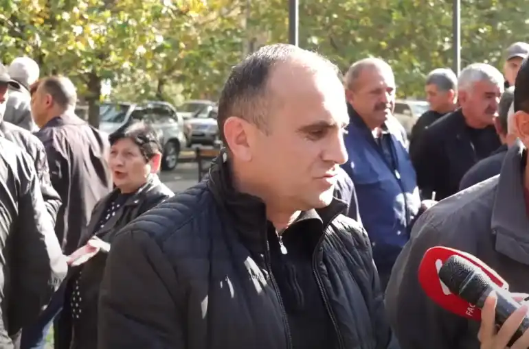 Պարո՛ն Պապիկեան, տէր կանգնէք մեզ, վաղն այստեղ հաւաքուածներն են կռուելու Սիւնիքում․ Արցախցի հայրենակից 