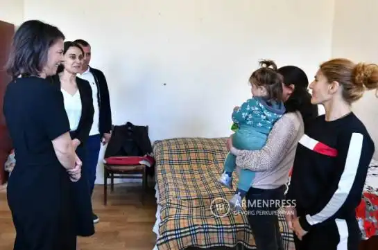 Գերմանիոյ Արտաքին Գործոց նախարարն Արարատի մարզին մէջ հանդիպած է ԼՂ-էն բռնի տեղահանուած անձանց հետ