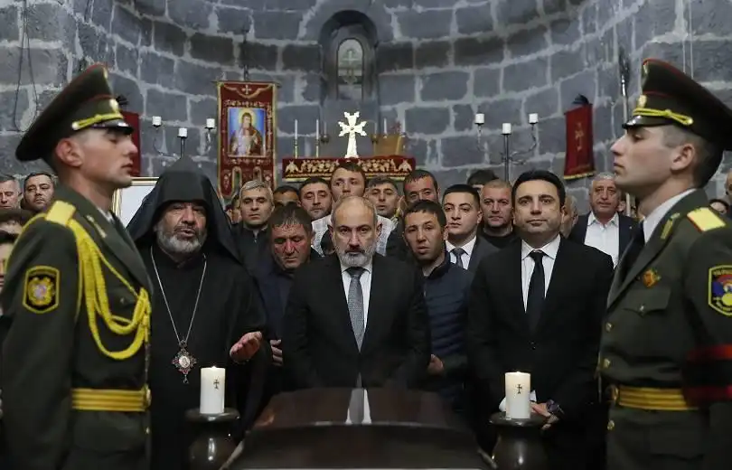  Փաշինեան ներկայ գտնուած է ՔՊ-ական պատգամաւորի հոգեհանգստեան կարգին
