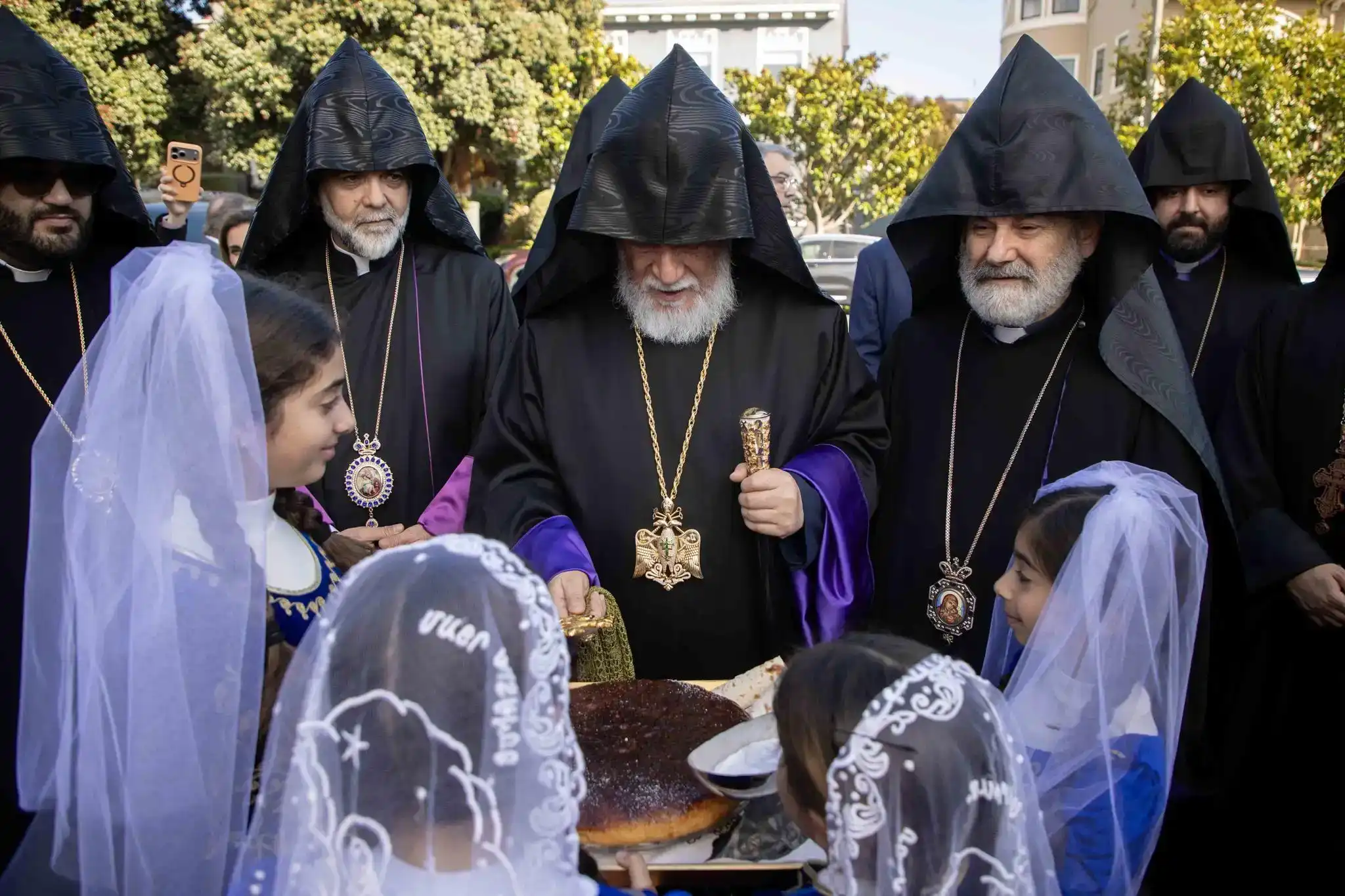 Արեւմտեան Թեմ տրուած այցի շրջանակներուն մէջ  Ն.Ս.Օ.Տ.Տ.  Արամ Ա. Վեհափառ  այցելած է Սան Ֆրանսիսքօ