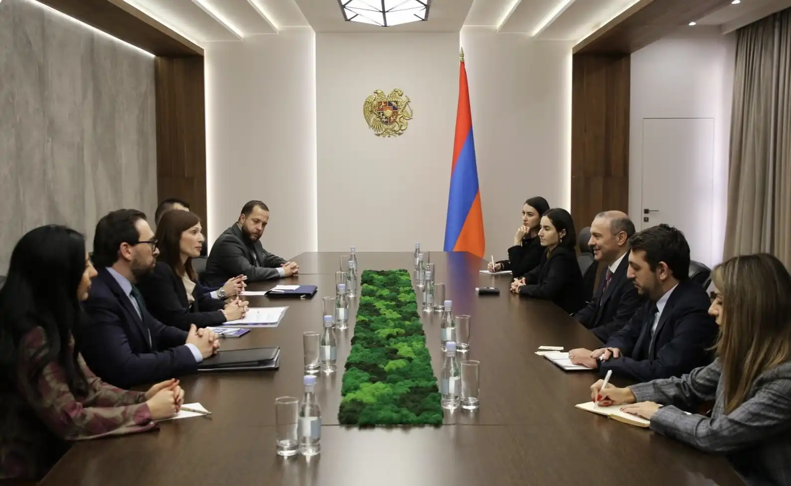 ՀՀ ԱԽ քարտուղարն ընդունած է ՆԱԹՕ-ի ընդհանուր քարտուղարի յատուկ ներկայացուցիչի գլխաւորած պատուիրակութիւնը