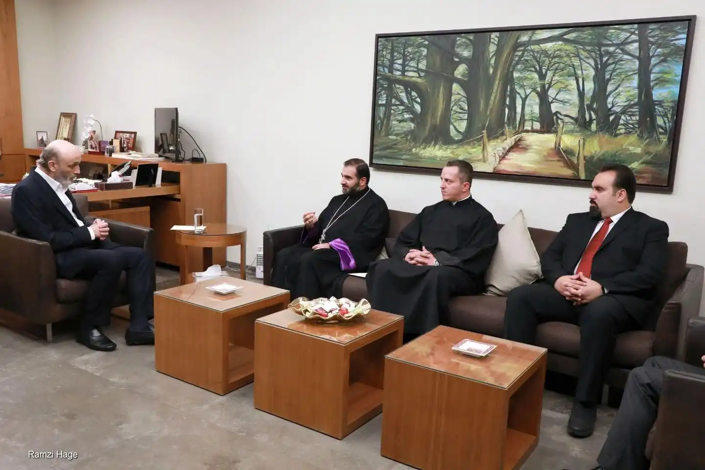  Մահրապ. «Լիբանանեան ուժեր»ու նախագահ  Տօքթ.  Սամիր  Ժաաժա ընդունած է Կաթողիկէ Պատուիրակութիւն մը 