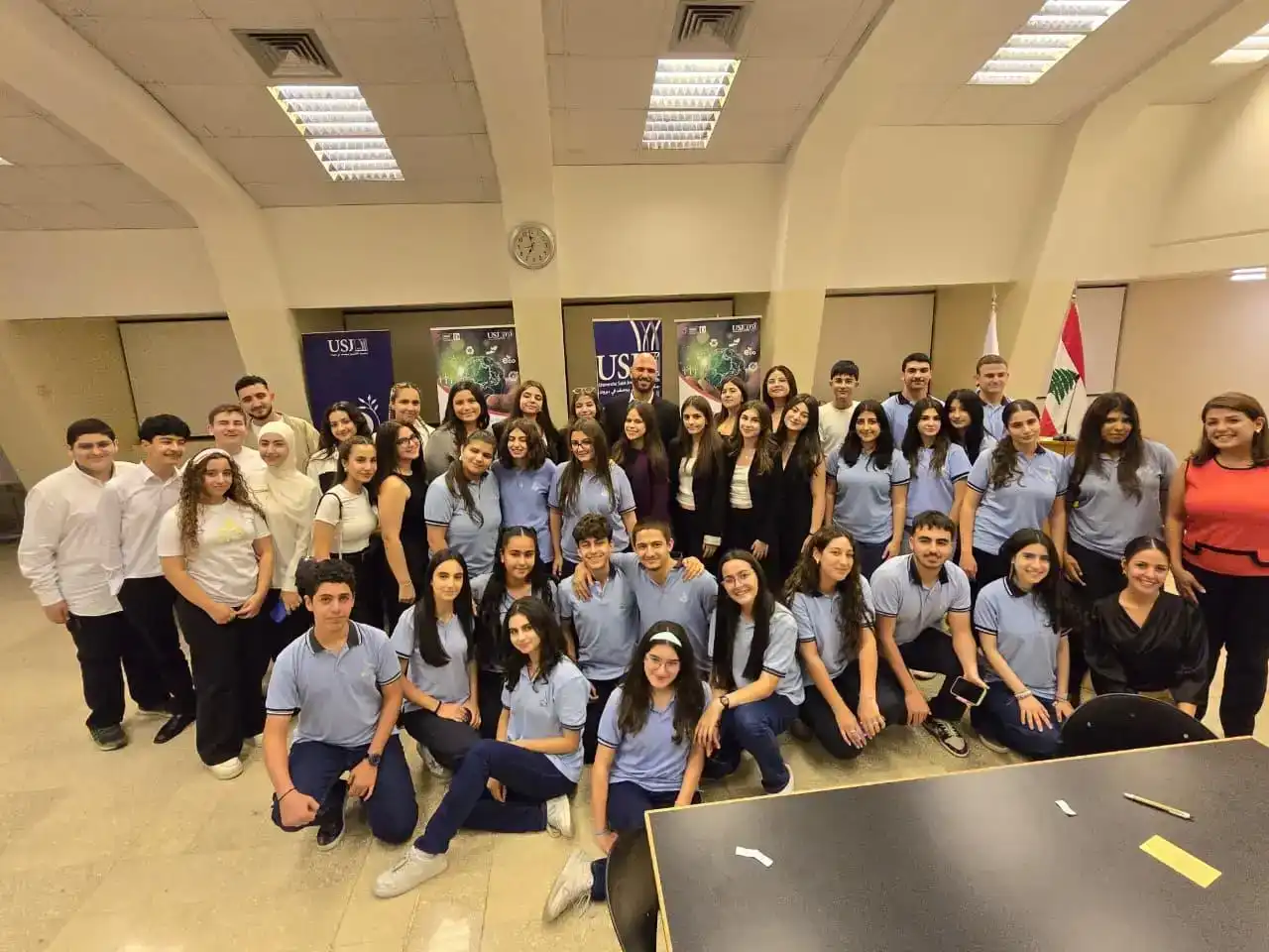 Մեսրոպեանի միջնակարգ բաժնի աշակերտներու մասնակցութիւնը՝  USJ   համալսարանի  «երիտասարդական խորհրդարան»ին 