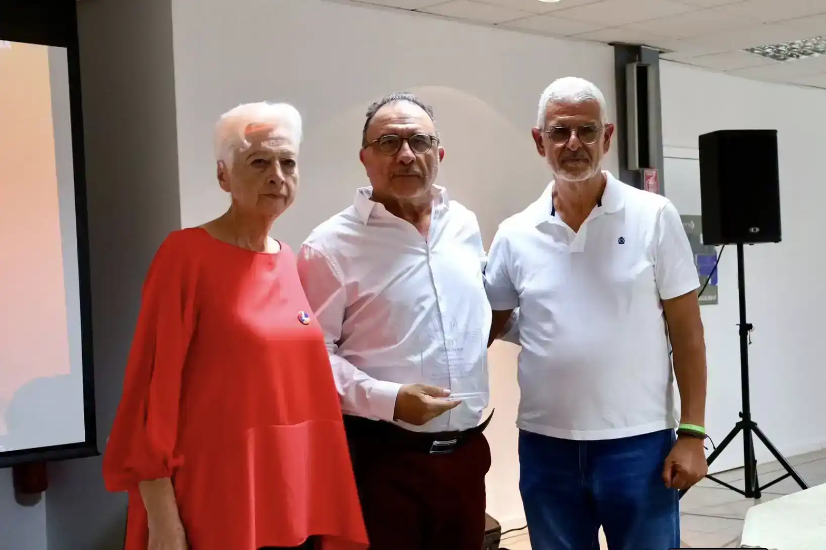 «Կիպրոսի կամաւոր բժիշկներ» միութիւնը պարգեւատրեց ՝Սիմոն Այնէճեանը 