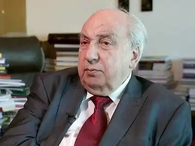Փութին պատուեց  պատմաբան Ռուբէն Չուպարեանը