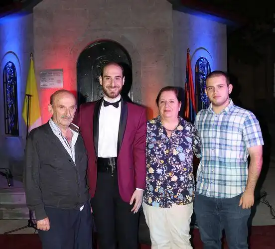 Մեզմէ մէկը՝ Արամ Ճապաղջուրեան 