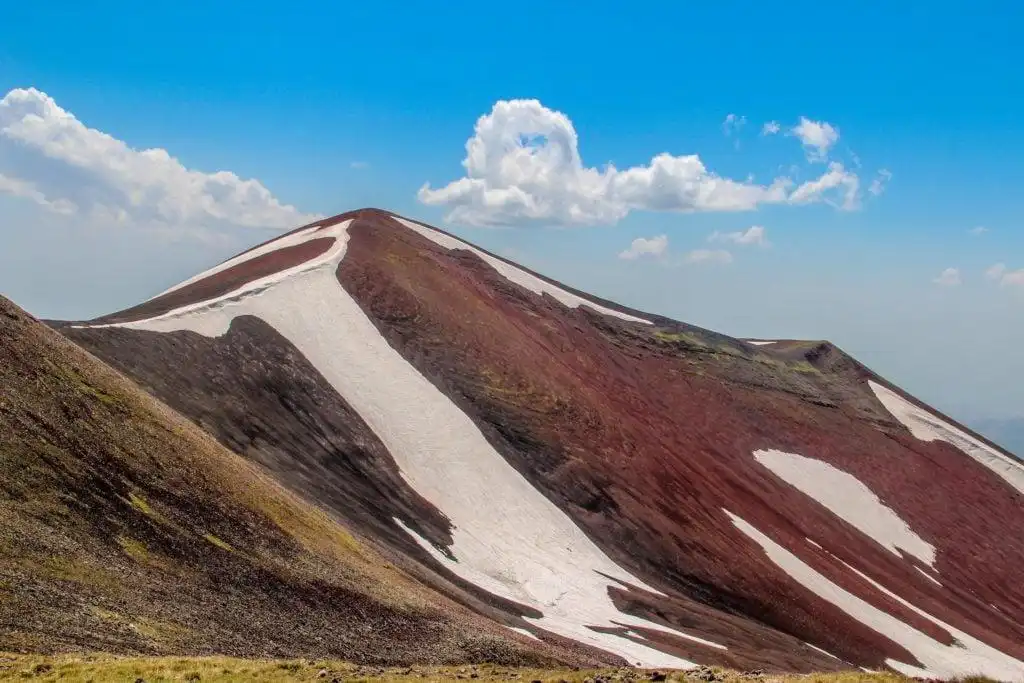 «Կարմիր կատար» լերան պատւաւոր տեղ