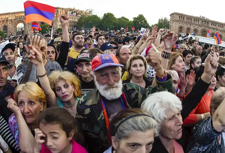  Մենք եւ…  «Յեղափոխութեան պահապաններ»ը