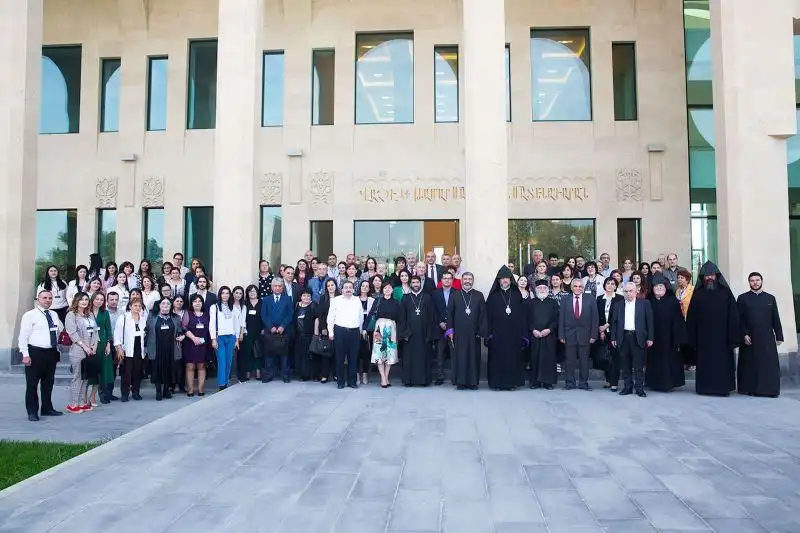 «Վաչէ եւ Թամար Մանուկեան» Մատենադարանի հիմնադրման 10- ամեակի առիթով տեղի ունեցաւ «Սուրբ Էջմիածին` գրքի հանգրուան» խորագրով գիտաժողովը    	