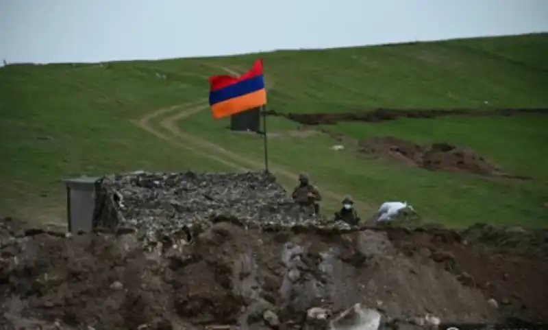 Ատրպէյճան գիշերը կրակած է հայկական դիրքերու ուղղութեամբ․ ՀՀ ՊՆ
