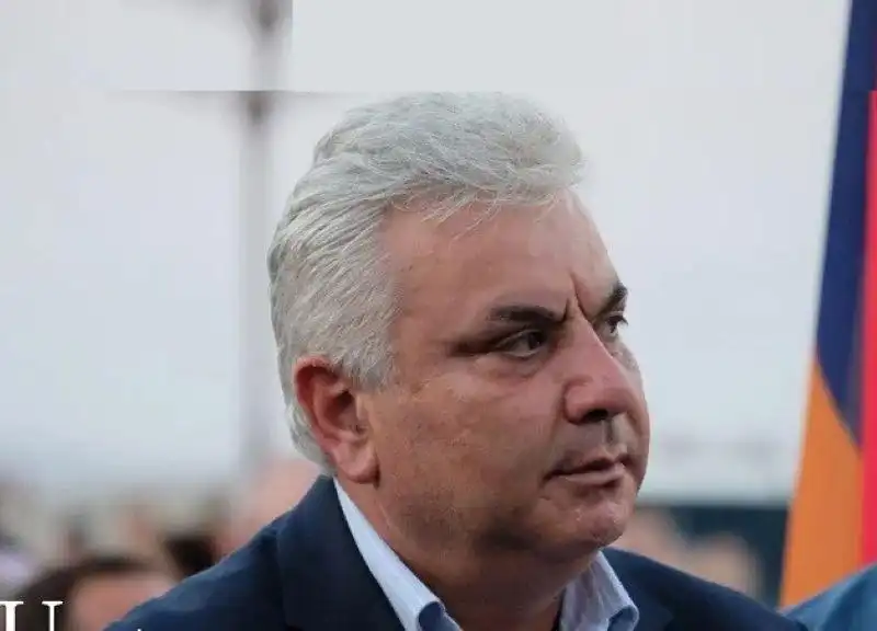 Փափուկ բարձ կը դնեն Արցախիներու գլխուն տակ. Մոսիյեան 