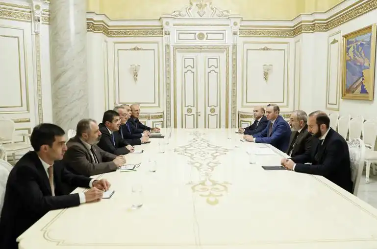 Փաշինեան ընդունեց Արայիկ  Յարութիւնեանի գլխաւորած  պատուիրակութիւնը  