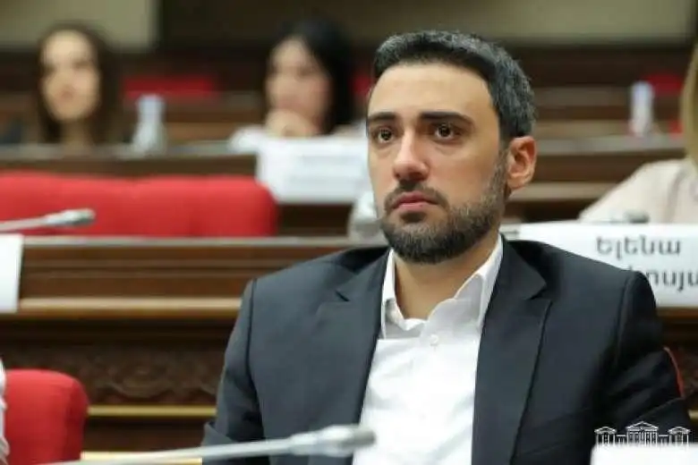 «Իշխանութիւնները հրաժարած են Արցախէն». Արամ Վարդեւանեան