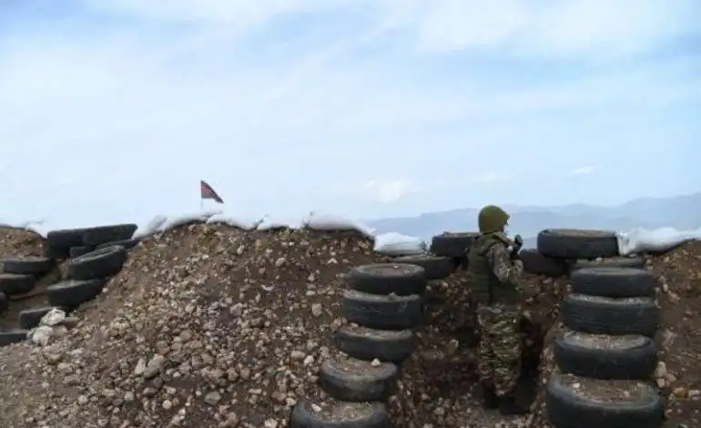 «Հրապարակ». «Մեր նախկին դիրքերի 90 տոկոսը թշնամին գրաւել է»