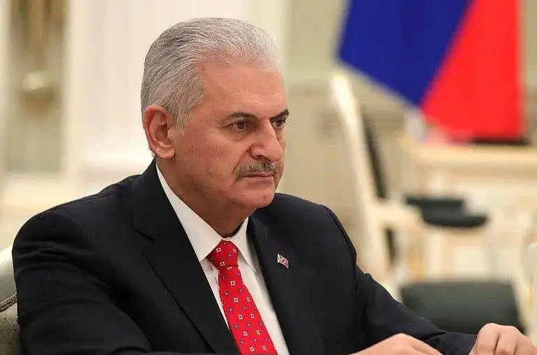 Արցախի մէջ արկածի ենթարկուած է Թուրքիոյ նախկին վարչապետը