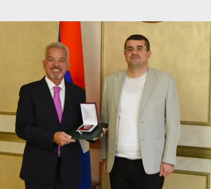 Արցախի «Վաչագան Բարեպաշտ» շքանշանը՝  ՌԱԿ  ղեկավարներէն՝ Վարդան Նազիրեանին (Լուսանկար) 