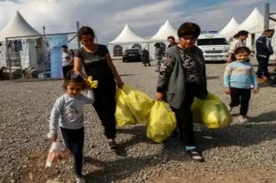 ԼՂ-էն բռնի տեղահանուածներուն ժամանակաւոր պաշտպանութեան կարգավիճակ պիտի տրուի՝ ընդունելով անոնց որպէս փախստական. Փաշինեան