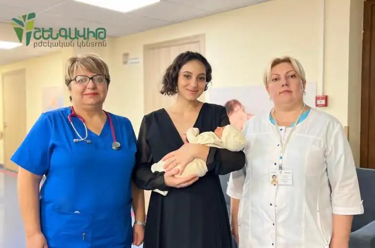 Արցախցի երիտասարդ   Ասպրամը  դժուար ճանապարհ  անցնելէ ետք  մայրացաւ Երեւանի մէջ 