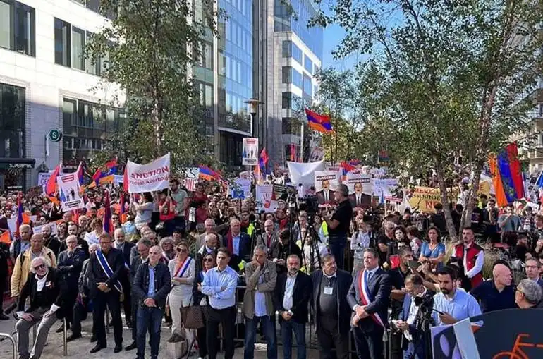 Պրիւքսէլի ցոյցին մասնակցած է 10 հազար հայութիւն (Լուսանկարներ)