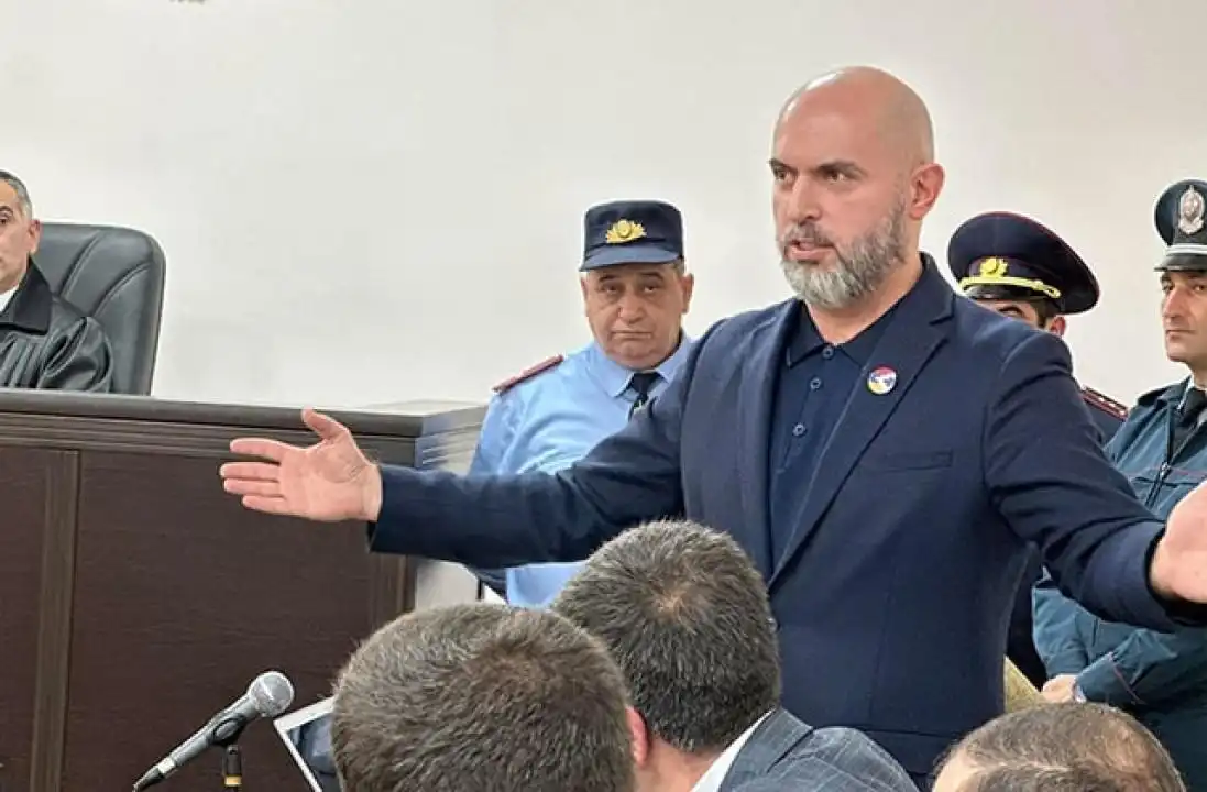 Արմէն  Աշոտեանի  կալանքը երկարաձգուեցաւ 