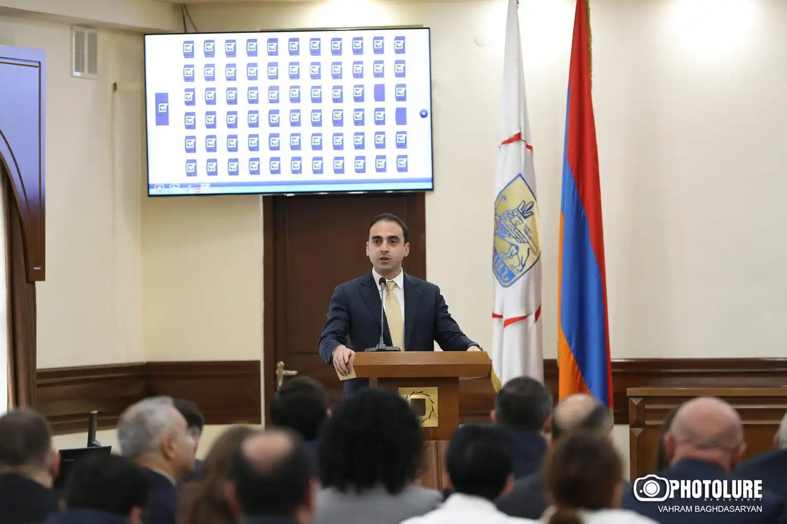 Տիգրան Աւինեան ընտրուեցաւ Երեւանի քաղաքապետց