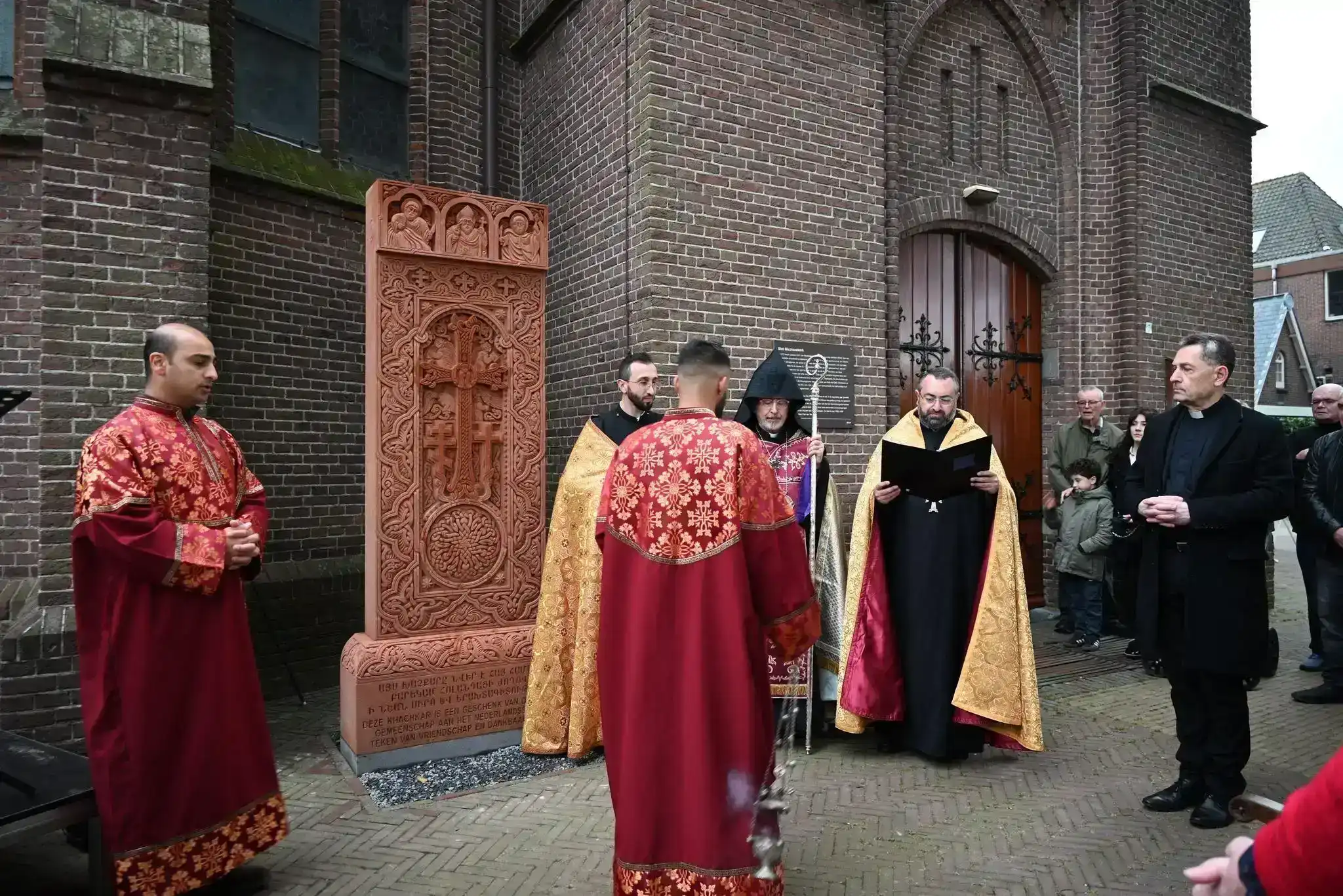 Հոլանտայի մէջ.  Երախտիքի եւ բարեկամութեան խորհրդանիշ  խաչքարի  տեղադրում եւ օրհնութիւն 