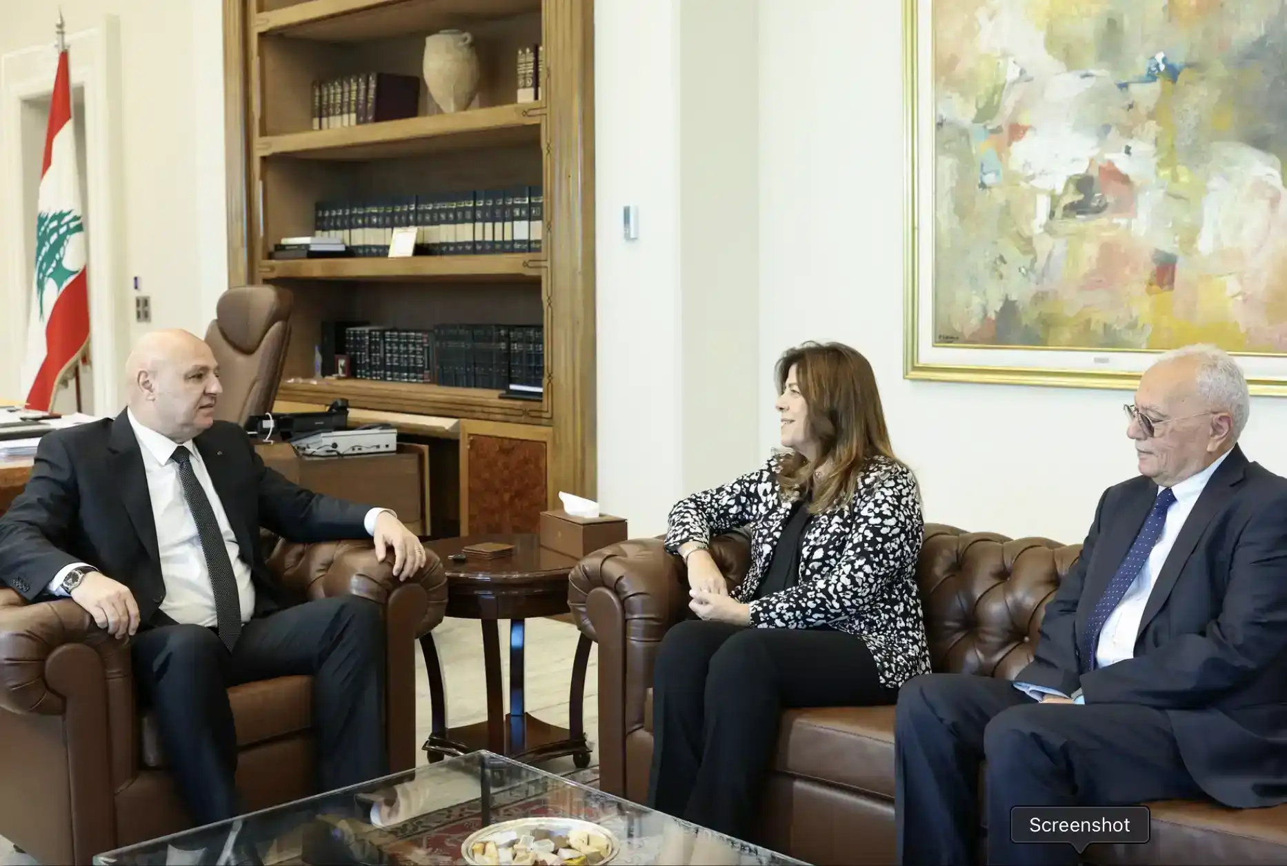  Նախարարուհի՝ Պայրաքտարեան եւ Պուրճ Համուտի քաղաքապետ Մարտիկ Պօղոսեան այցելեցին Պաապտայի նախագահական պալատ 