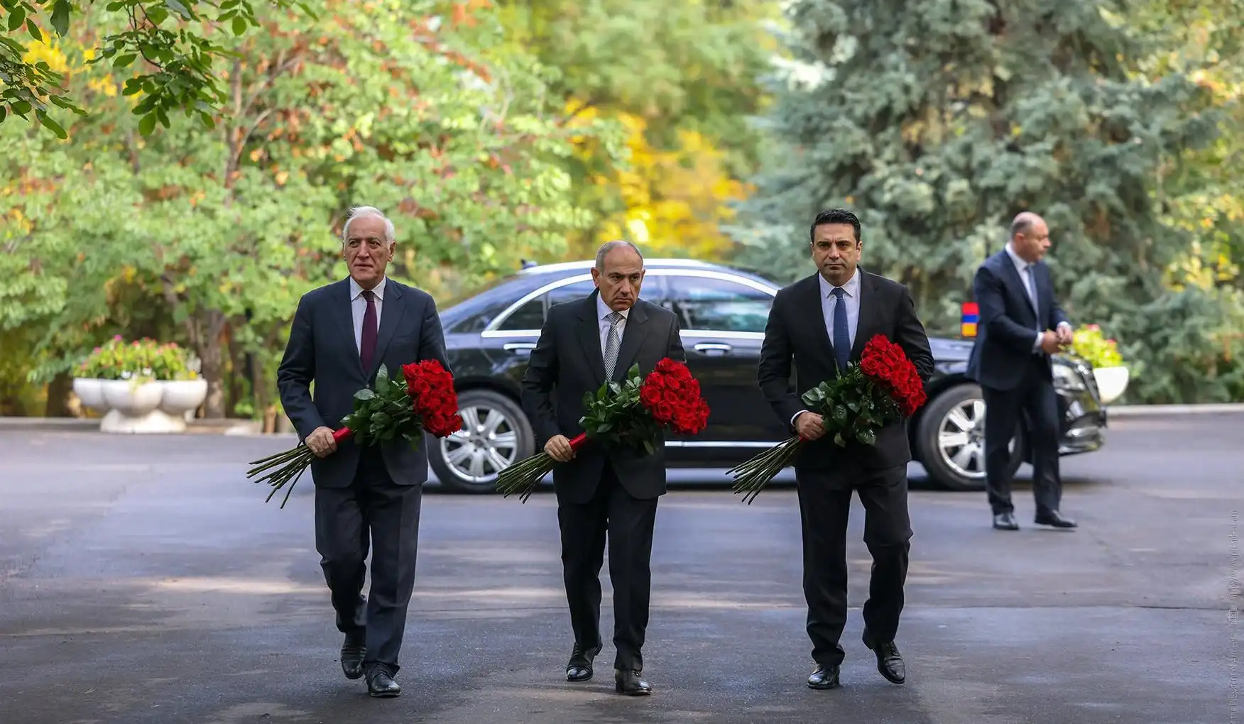 Վարչապետը յարգանքի տուրք մատուցած է հոկտեմբեր 27-ի ոճրագործութեան զոհերու յիշատակին