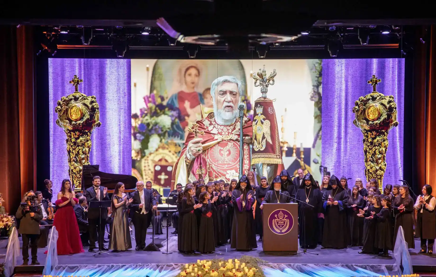 Լոս Անճելըս. Նշուեցաւ Ն.Ս.Օ.Տ.Տ Արամ Ա. Վեհափառ Հայրապետի Գահակալութեան 30-ամեակը. Վեհափառը շեշտը դրաւ «Կիլիկիոյ Կաթողիկոսութիւնը Ծառայութիւն է» գաղափարին վրայ          