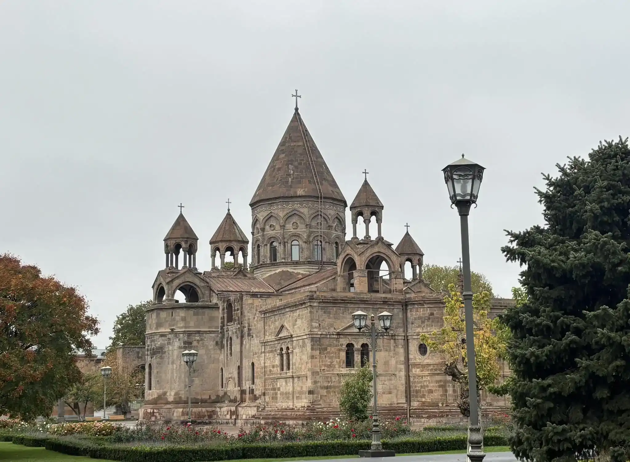 Բերման են ենթարկվել Արագածոտնի թեմի առաջնորդը, թեմի 12 քահանաներ, թեմի հաշվապահը, գանձապահը, գործավարը