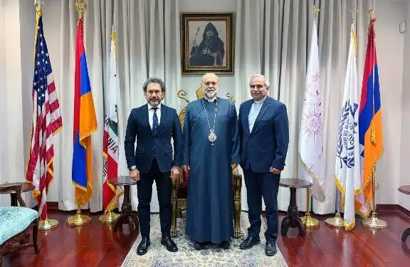 Վերապատուելիներ Սելիմեան Եւ Շահնազարեան Այցելեցին Ազգային Առաջնորդարան