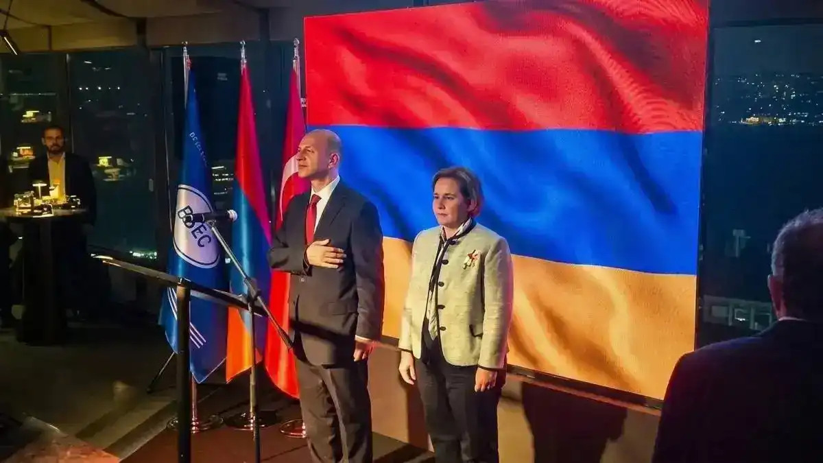 Թուրքիոյ մէջ երկար դադարէ ետք նշած են Հայաստանի Անկախութեան օրը