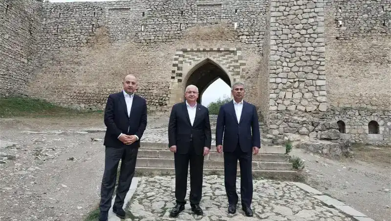 Ատրպէյճանի, Թուրքիոյ եւ Վրաստանի պաշտպանութեան նախարարները հանդիպած են Շուշիի մէջ