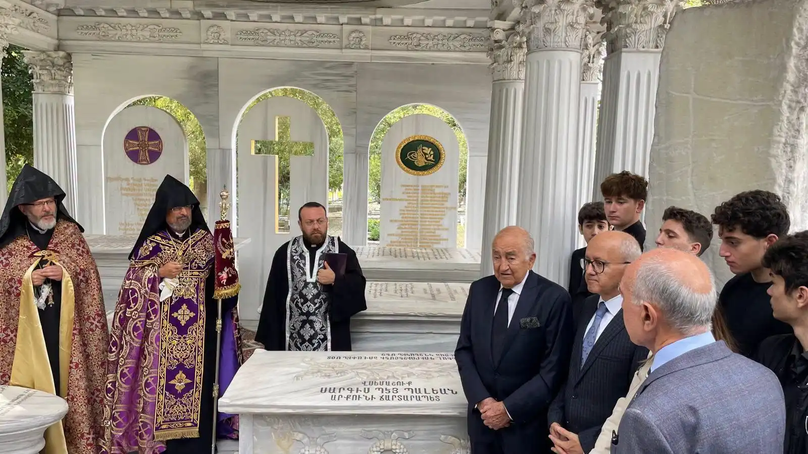 Պոլիս. Այց՝ Պալեան ընտանիքի յուշադամբանին