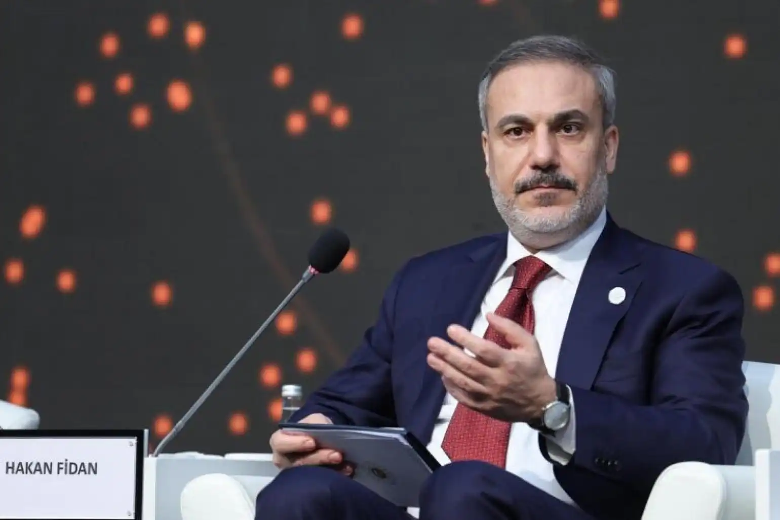 Ատրպէյճանական մամուլը թիրախաւորած է Թուրքիոյ արտաքին գործոց նախարարը