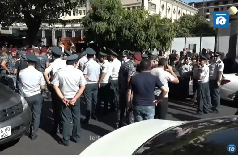 Լարուած իրավիճակ  Երեւանի «Ազնաւուր» հրապարակին վրայ