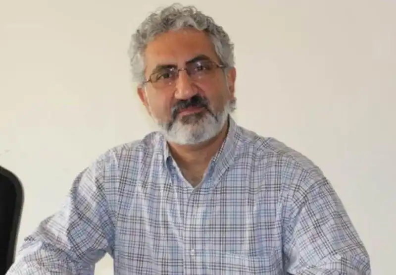Արցախեան լեռ ու ձորը կ'ողողէիր  խրոխտ երգովդ...