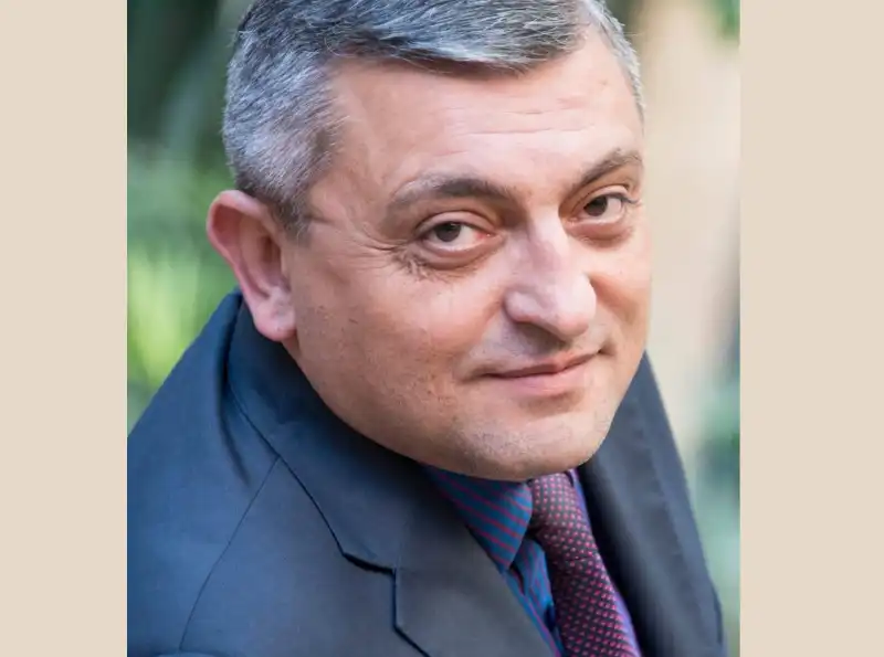 Հրաժեշտի ուղերձ. Դեսպան Հրաչյա Փոլադյան 