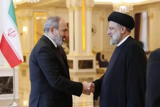 لقاء بين رئيس الوزراء الأرميني نيكول باشينيان والرئيس الإيراني إبراهيم رئيسي بدوشانبي ومناقشة التنظيم السلس لنقل البضائع
