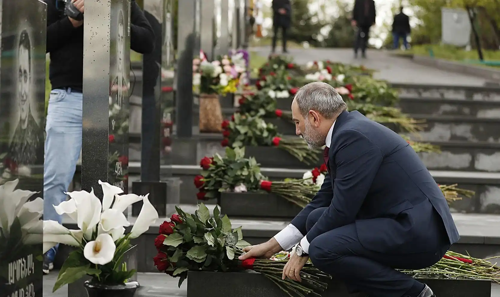 Փաշինեան վաղ առաւօտեան «Եռաբլուր»ի մէջ 