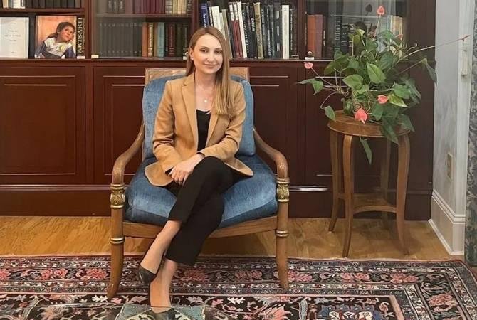  Մի քանի հարց Լիլիթ Մակունցին  (Լուսանկար) 