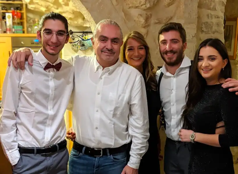  Պալեաններու աւանդը. Հարիւր տարուայ  «յախճապակեայ  աշխարհ»