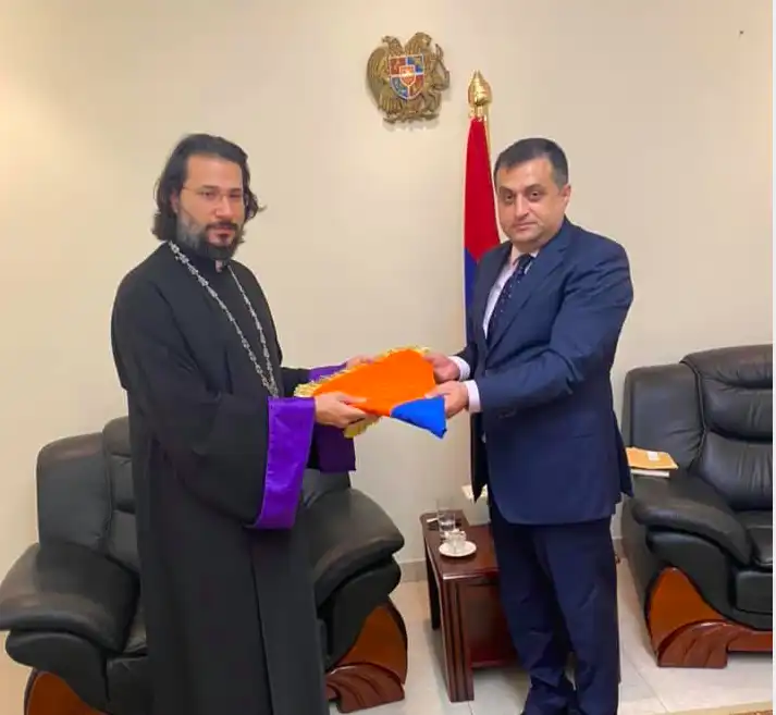 ԱՄԷ-ի եւ Քաթարի  Առաջնորդը  այցելեց  Հայաստանի դեսպանատուն (Լուսանկար) 