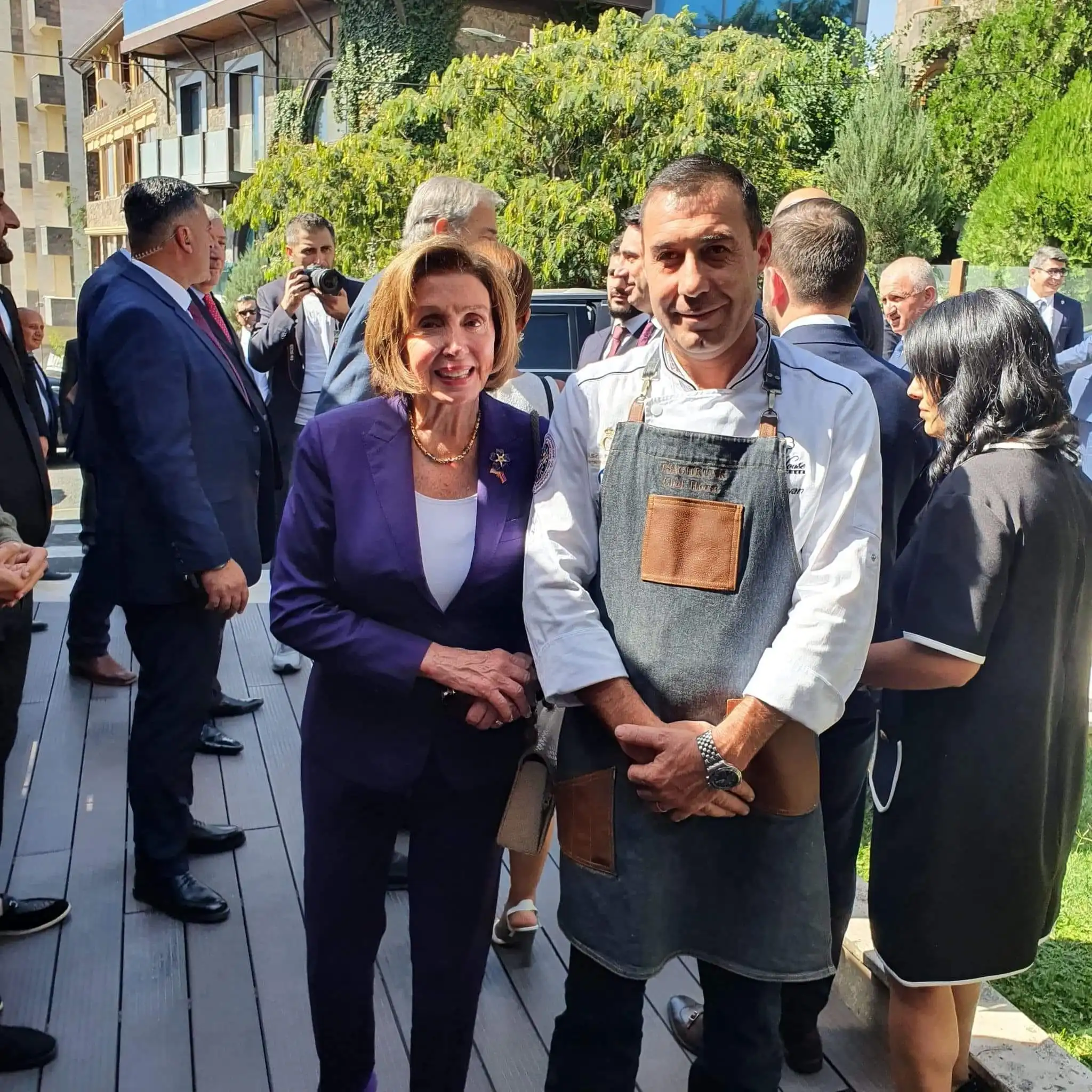 Նենսի Փելոսին կերել եւ հավանել է Սեւանի իշխան ձուկը