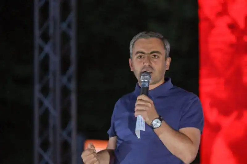 Սաղաթէլեանի դէմ իշխանական գրո՞հ 