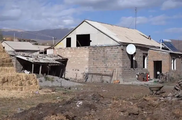 Ատրպէյճանի վերջին գրոհին հետեւանքով  7600 քաղաքացի  ստիպուած  եղած է լքել իր տունը (Տեսանիւթ)