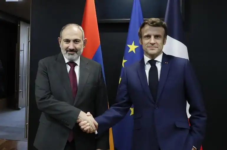 Փաշինեան կարեւոր բանակցութիւններ կ՚ակնալէ Մաքրոնի հետ 