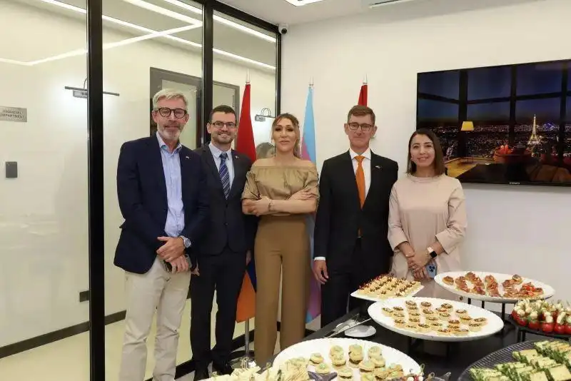Երեւանի մէջ «ԼԿՊԹ»  համայնքի նոր գրասենեակ բացուած է. ներկայ եղած է Քրիսթինէ Գրիգորեանը