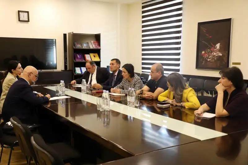 Արեւմտահայերէնի դասաւանդումը Հայաստանի մէջ. Քննարկում  Կրթութեան նախարարութիւնէն ներս 