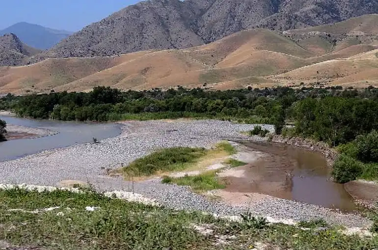 Պիտի վերականգնուի Արաքս գետի  պատնէշը, ուրկէ կ'անցնի Թուրքիոյ հետ սահմանը